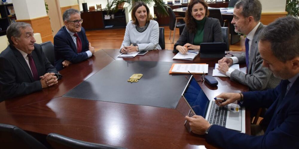 Detalle de la reunión entre la consejera y los fiscales.