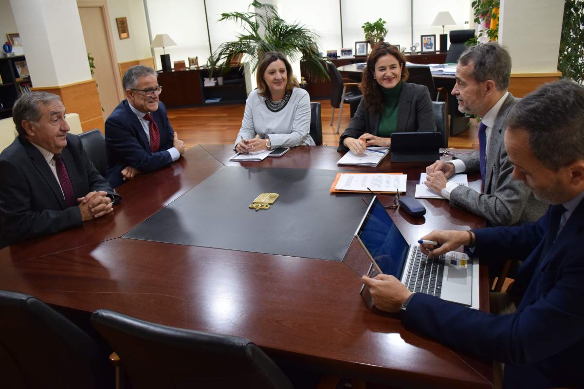 Detalle de la reunión entre la consejera y los fiscales.