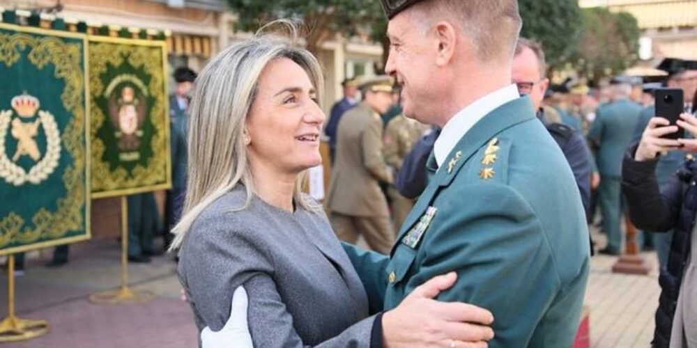 La delegada del Gobierno en Castilla-La Mancha, Milagros Tolón, y el jefe de la Comandancia de la Guardia Civil en Toledo, Francisco Javier Cortés.