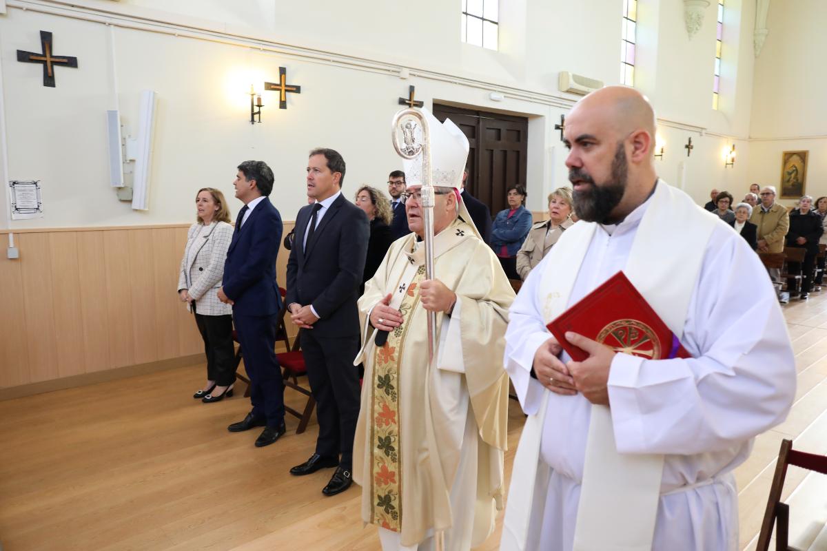 Carlos Velázquez asistió a la misa de Todos los Santos oficiada por Francisco Cerro.