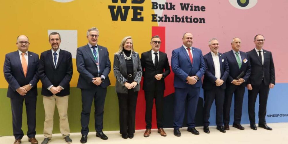 El consejero Martínez Lizán en la 16ª edición de la World Bulk Wine Exhibition.