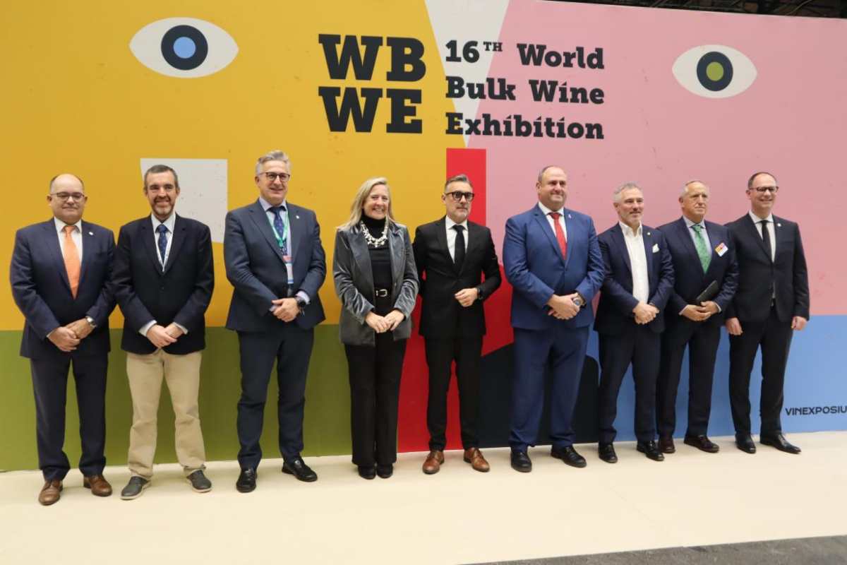 El consejero Martínez Lizán en la 16ª edición de la World Bulk Wine Exhibition.