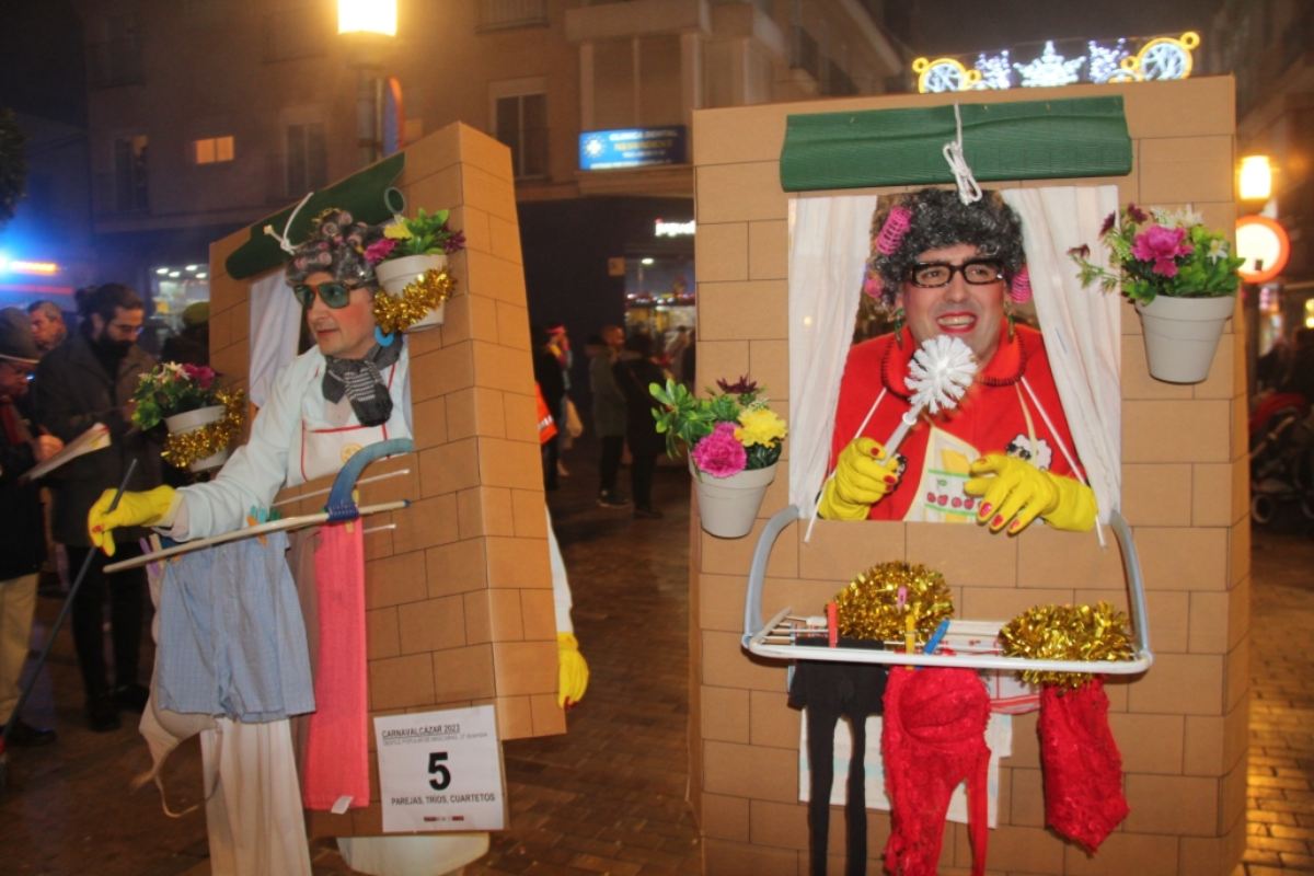 Dos personas disfrazadas en el Carnaval de Alcázar de San Juan