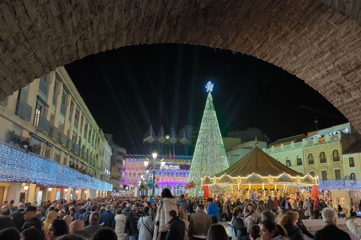 La Plaza Mayor de Ciudad Real se llenó para dar la bienvenida a la Navidad