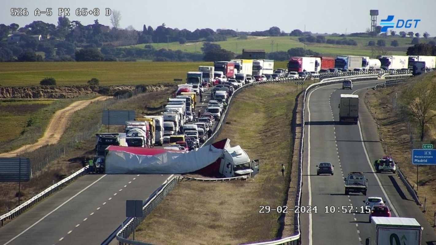 Corte en la A-5 debido a un accidente.