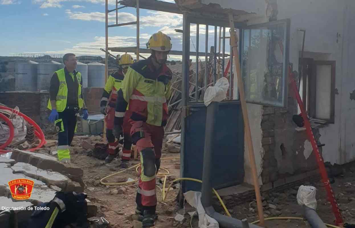 Los bomberos del Cpeis en el lugar del accidente laboral mortal.