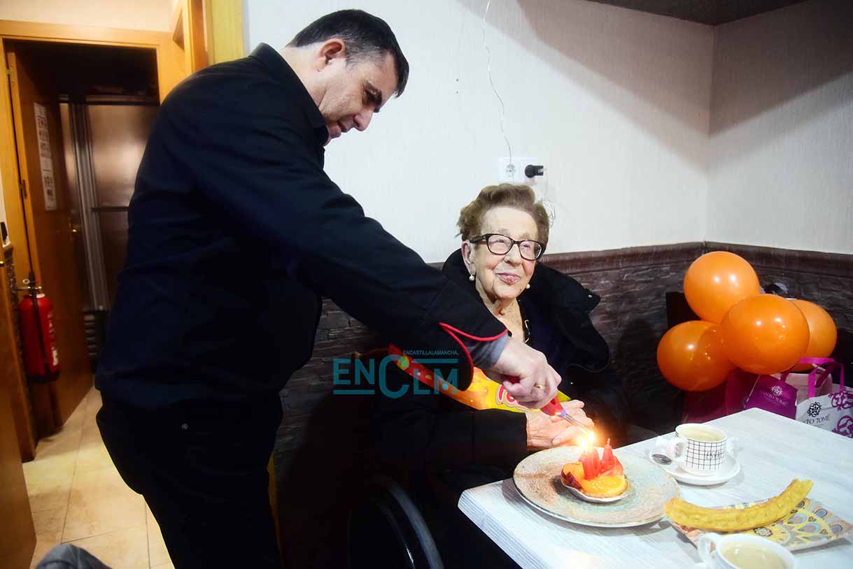 Ángela Lucido Andrada celebra su 104 cumpleaños. Foto: Rebeca Arango.