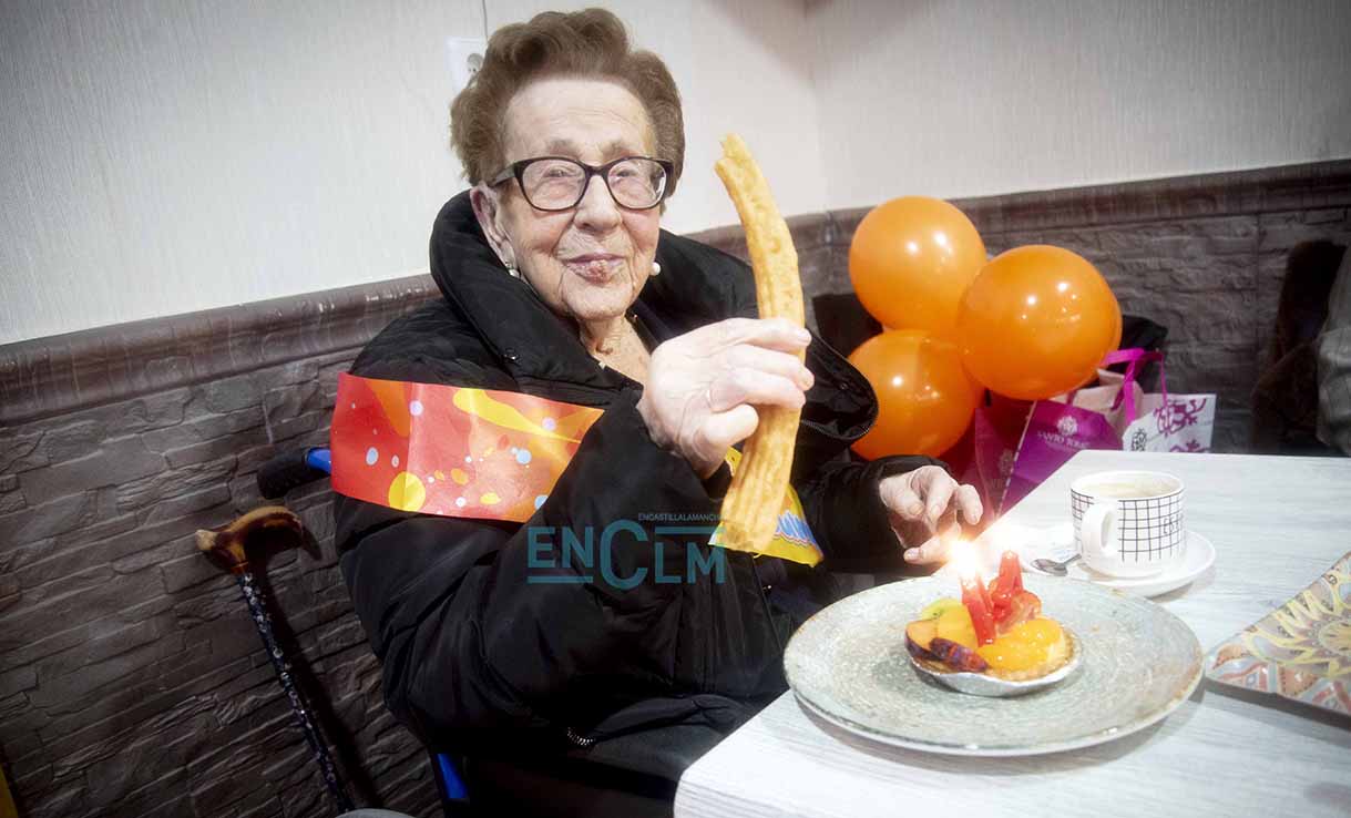 Ángela Lucido Andrada celebra su 104 cumpleaños.