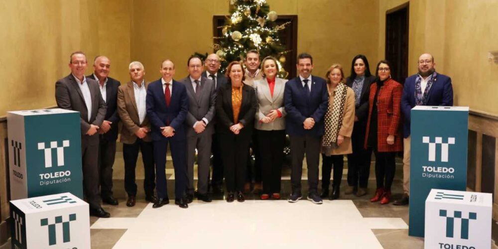 El equipo de gobierno tras aprobar los presupuestos. Foto: Diputación de Toledo