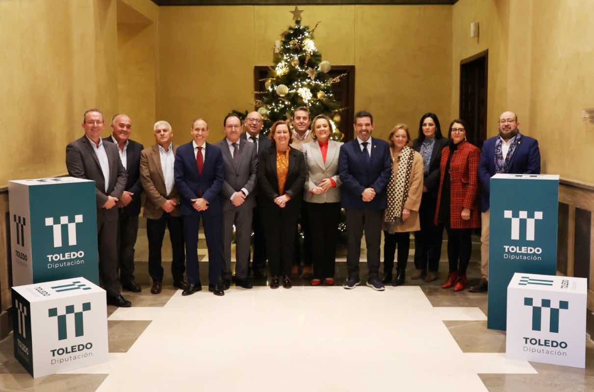 El equipo de gobierno tras aprobar los presupuestos. Foto: Diputación de Toledo