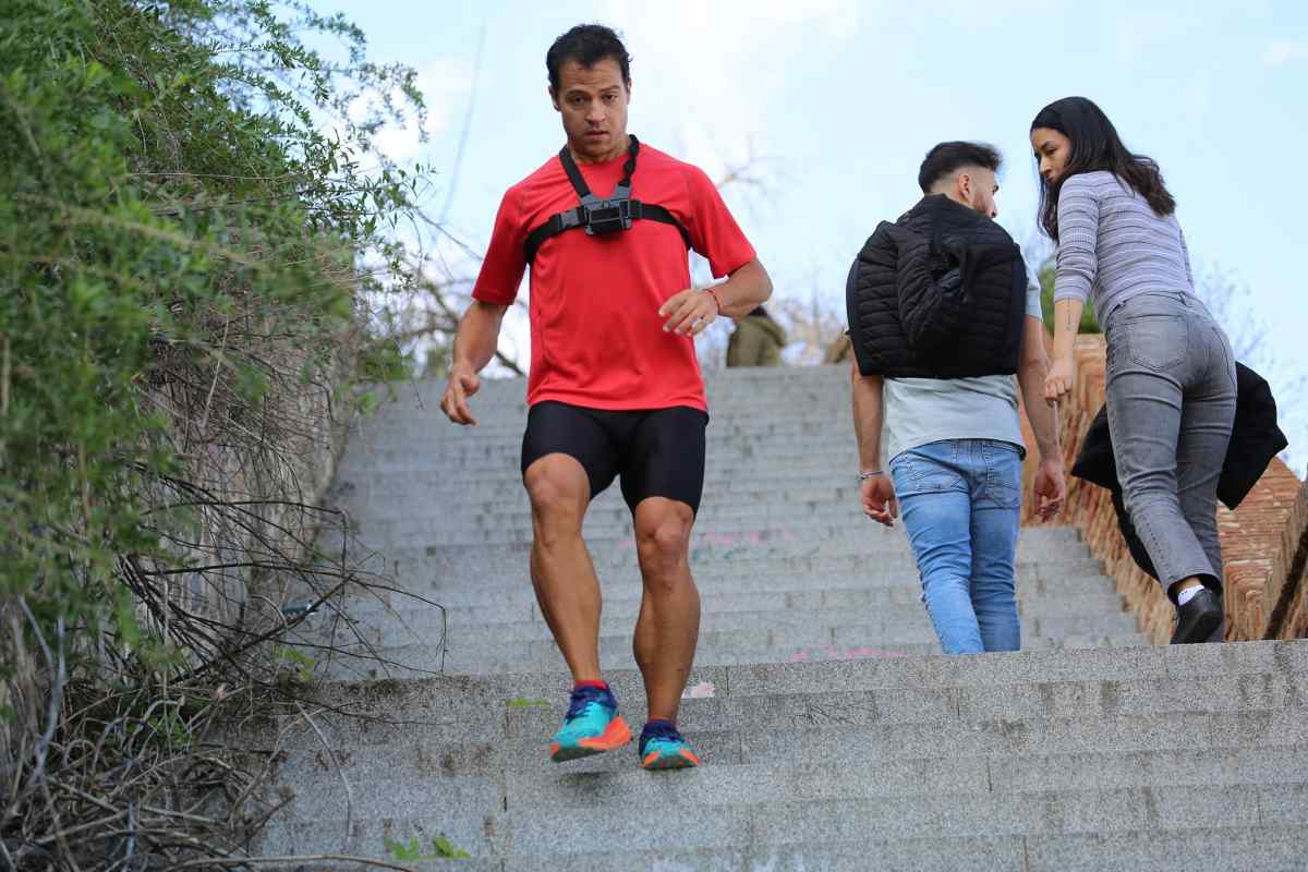 Christian López, bajando escalones durante su último récord Guinness.