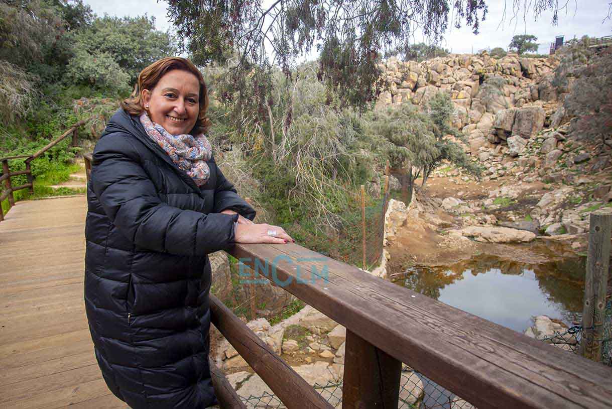 Conchi Cedillo, posando en la finca El Borril. Foto: Rebeca Arango.