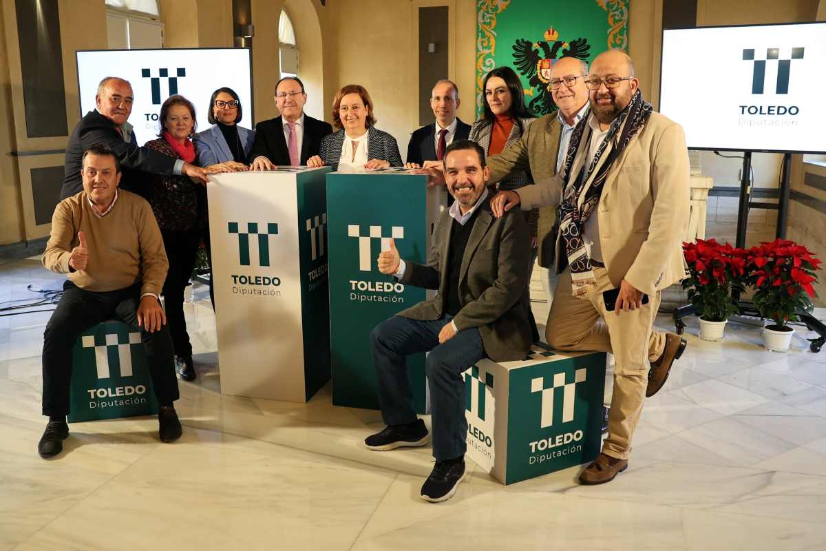 Miembros de la Corporación provincial presentaron la nueva imagen corporativa de la Diputación de Toledo.