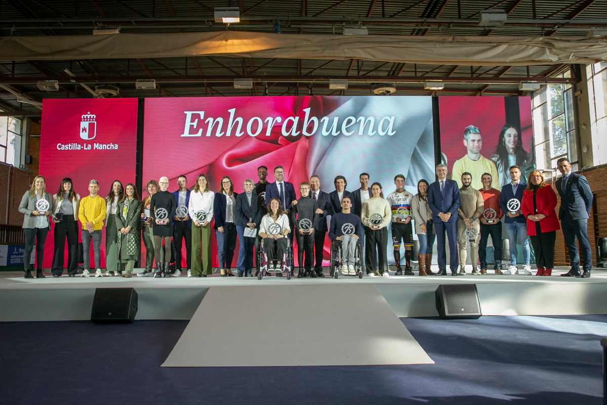 Foto de familia tras la clausura de la Región Europea del Deporte de CLM.