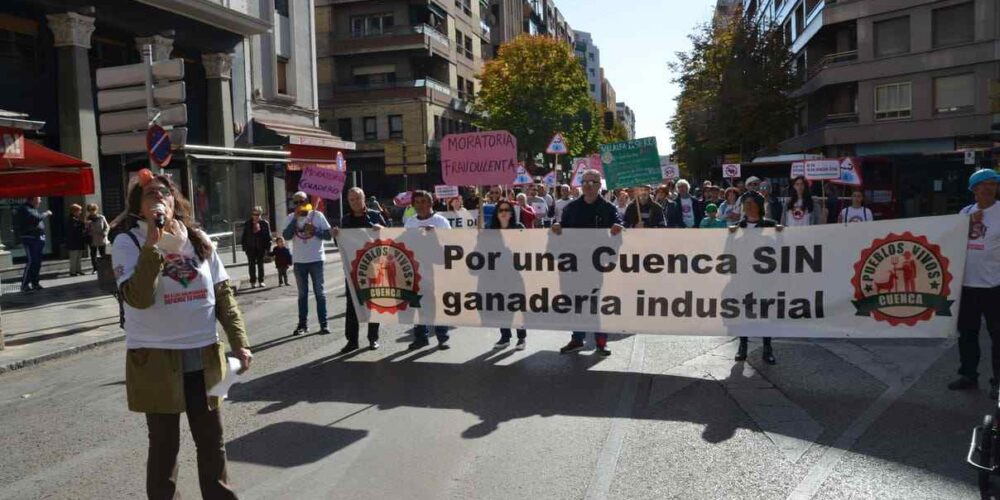 Imagen de archivo de una protesta contra las macrogranjas en Cuenca. Foto: David Romero.