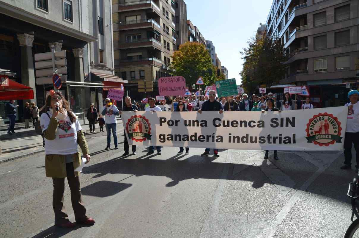 Imagen de archivo de una protesta contra las macrogranjas en Cuenca. Foto: David Romero.