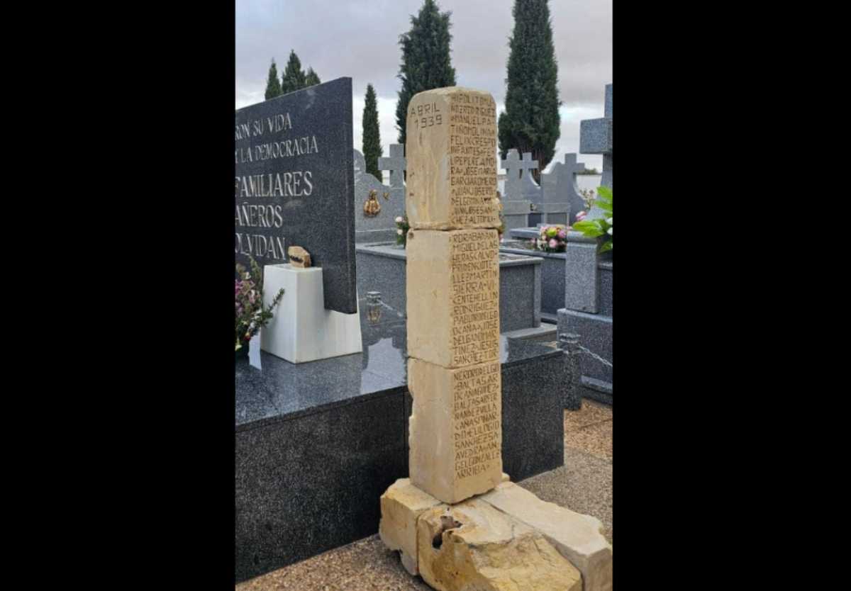 Memorial a las víctimas del franquismo en el Cementerio de Tembleque, realizado por el escultor Evaristo Bellotti / Foto: Vestigios de la Guerra Civil en la provincia de Toledo, en Facebook