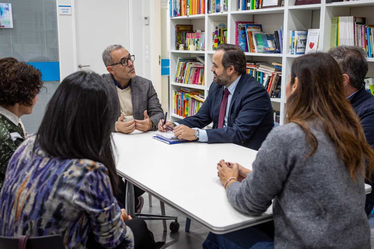 Paco Núñez se reunió con los representantes de Afanion.