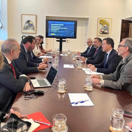 Reunión entre el Ministerio de Transportes y el alcalde de Toledo.