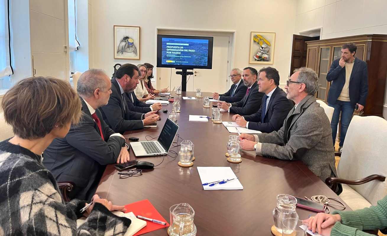 Reunión entre el Ministerio de Transportes y el alcalde de Toledo.