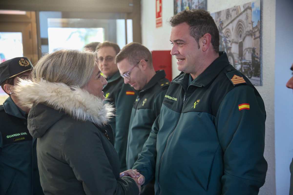 La delegada del Gobierno en Castilla-La Mancha, Milagros Tolón, que ha visitado la Comandancia de la capital conquense.