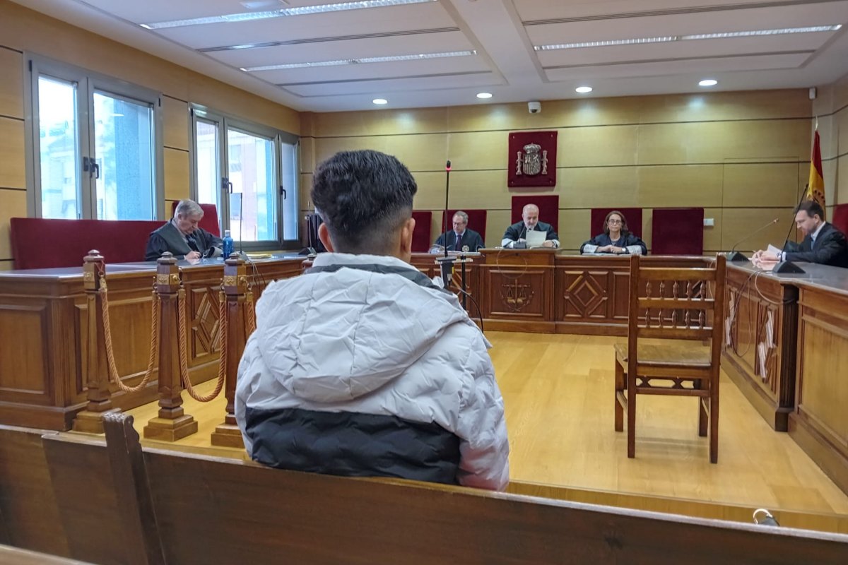 El acusado sentado en el banquillo de la Audiencia Provincial de Ciudad Real