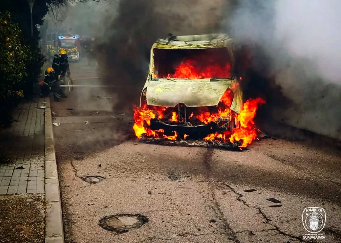 Incendio Camión El Clavín Foto: Bomberos Guadalajara