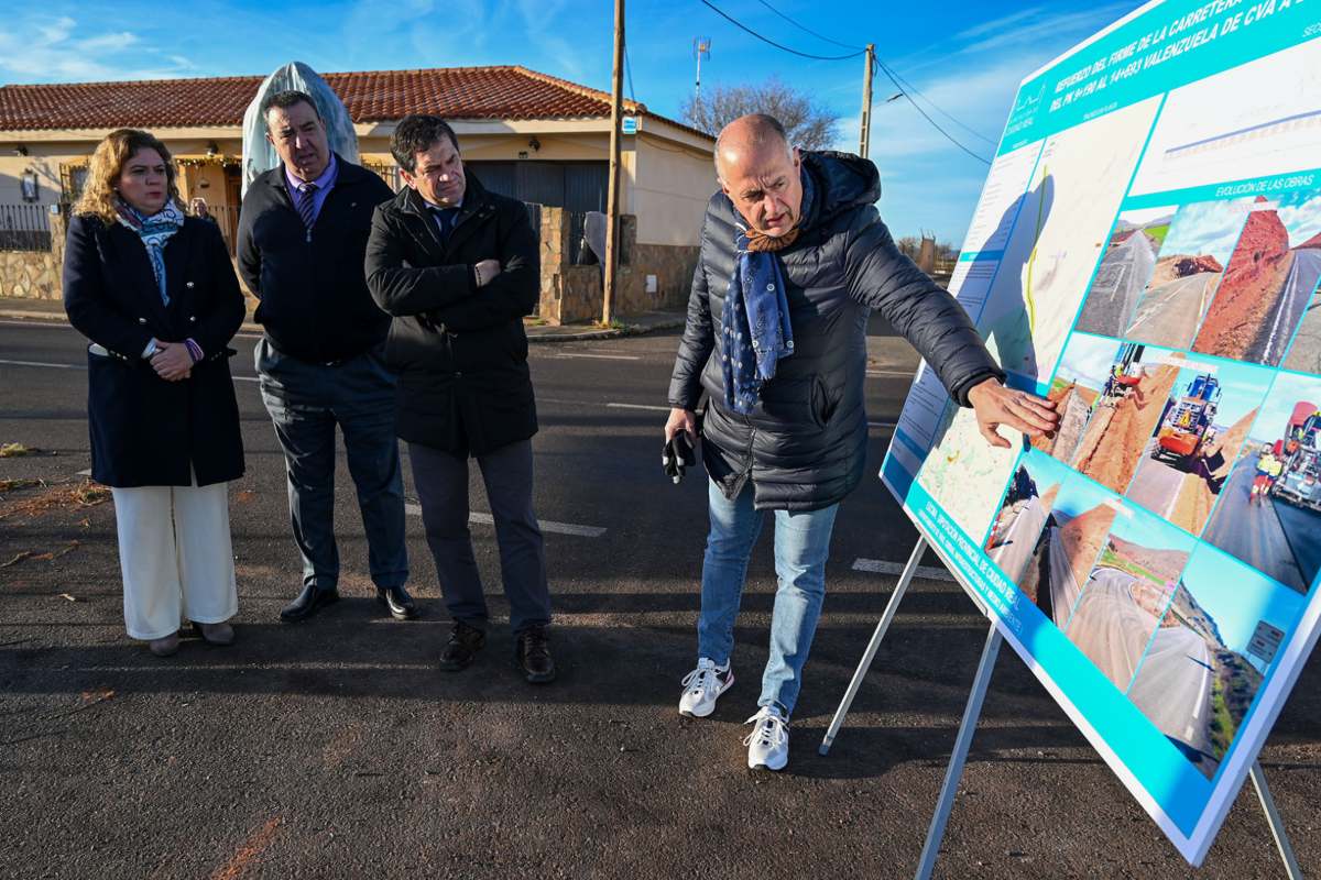 Visita a las obras de mejora de la carretera que une Valenzuela con Granátula