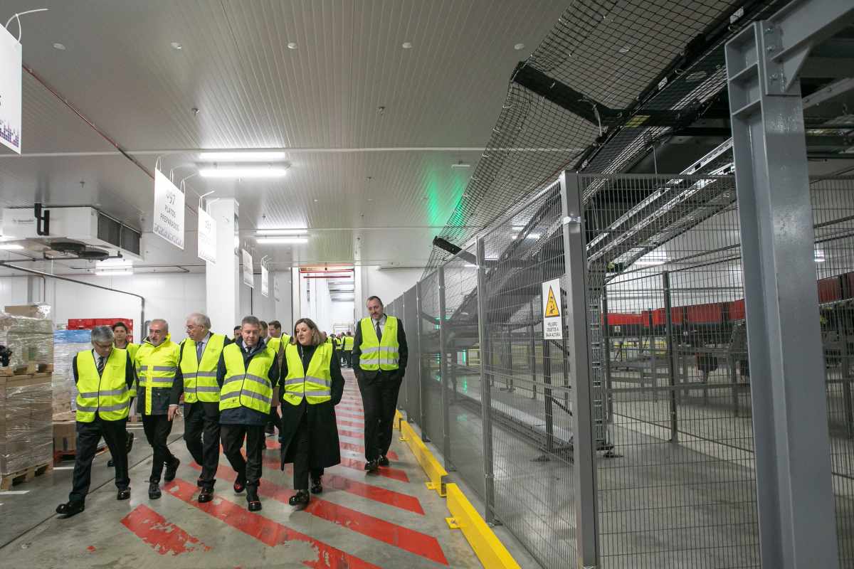 El presidente de Castilla-La Mancha, Emiliano García-Page, inaugura la puesta en marcha de la planta de Magna Park Tauro I.