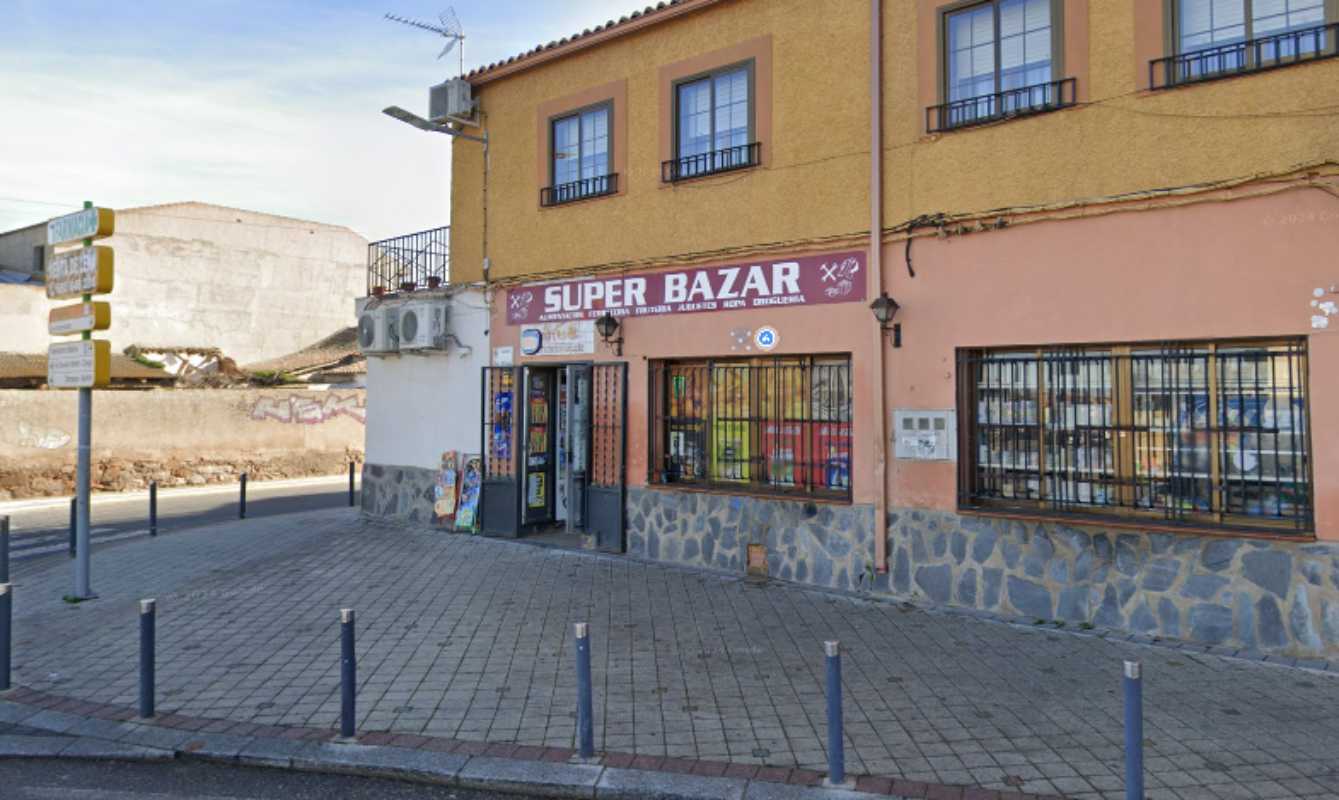 Bazar donde se ha producido el atraco en Burguillos.