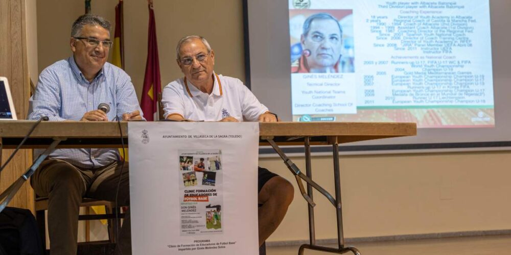 Enrique de la Rosa (Izquierda), con Ginés Meléndez, en un clinic de formación de formadores de fútbol.