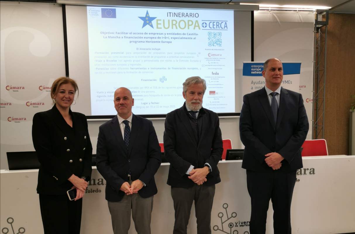 Foto de familia de la presentación del proyecto Europa+Cerca.