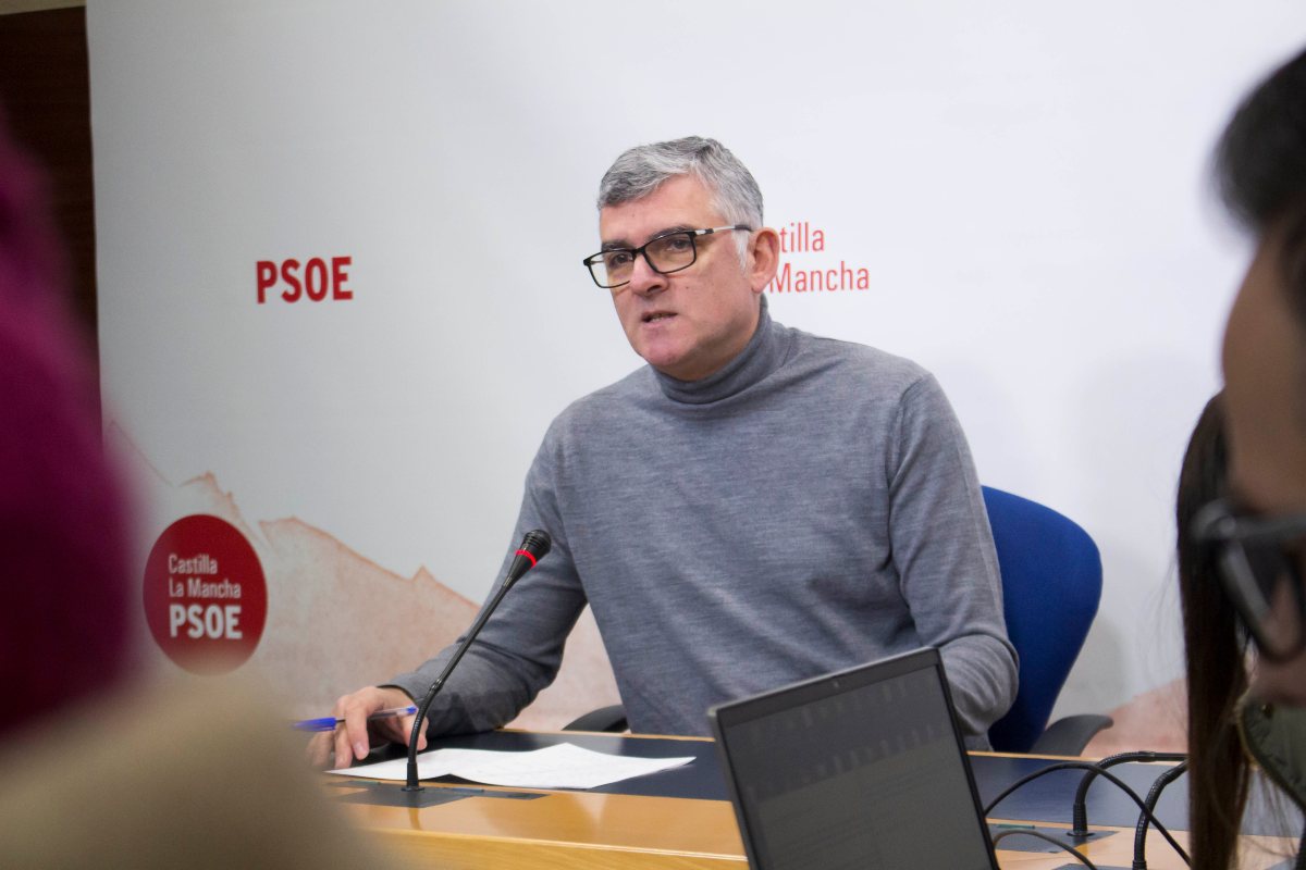 El presidente del PSOE en las Cortes de Castilla-La Mancha, Ángel Tomás Godoy,