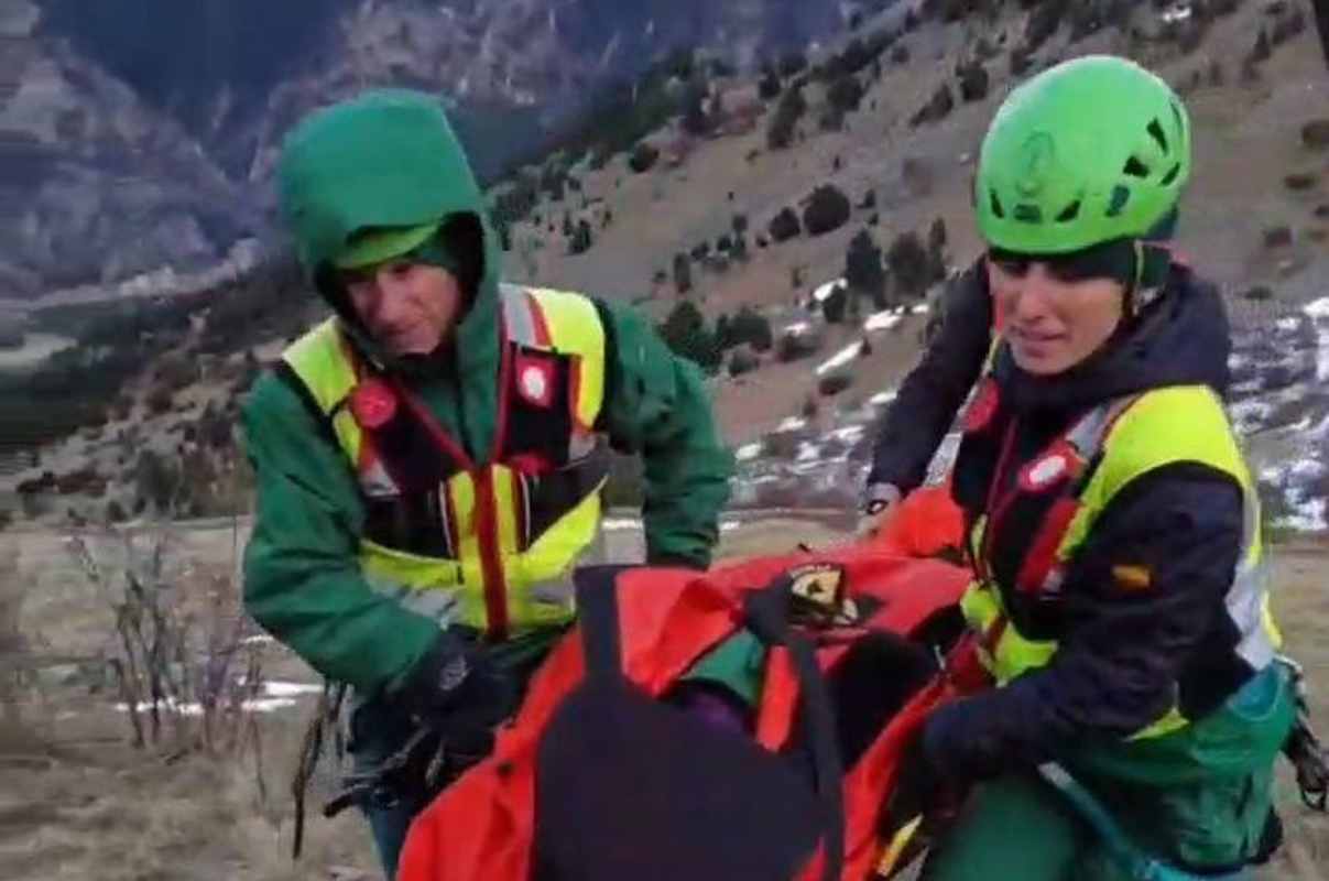 Imagen de una intervención del Greim, en el que una senderista fue evacuada por el helicóptero de la Guardia Civil.