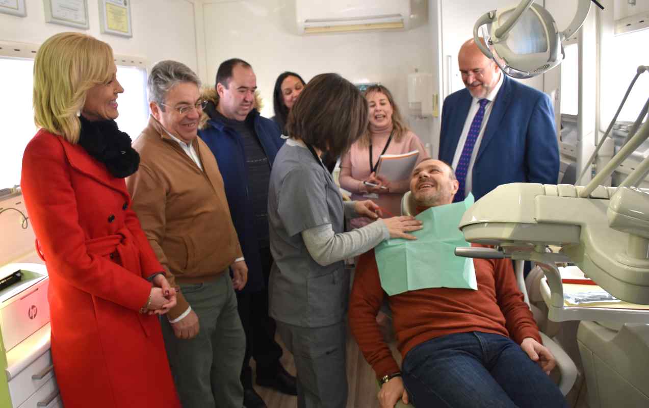 Guijarro visitó ‘Rural Dent’, una clínica dental sobre ruedas.