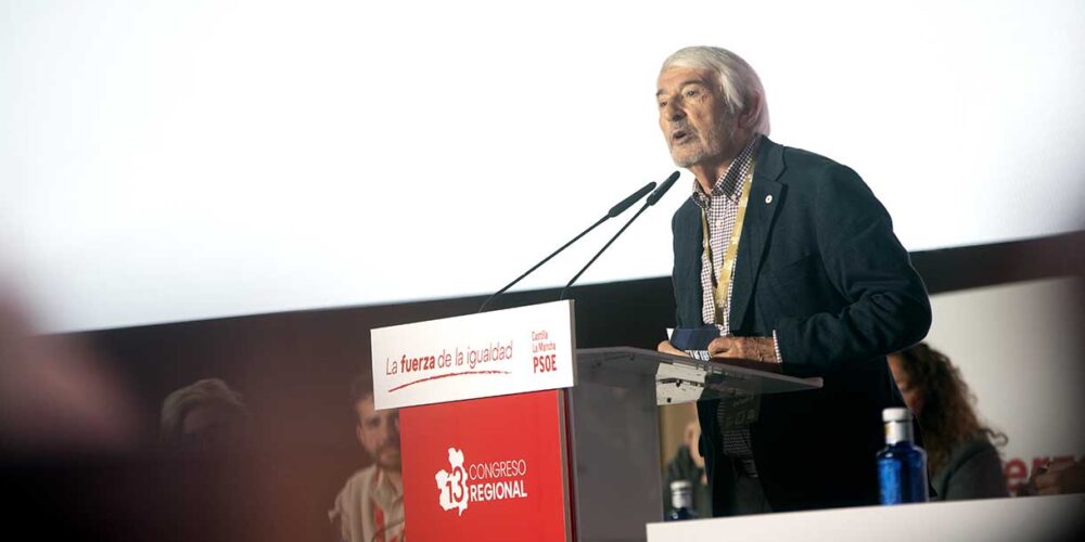 El presidente de Cruz Roja en Castilla-La Mancha, Jesús Esteban, durante su intervención en el XIII Congreso Regional del PSOE. Foto: Rebeca Arango