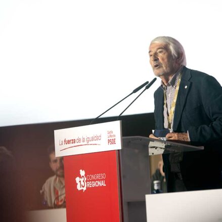 El presidente de Cruz Roja en Castilla-La Mancha, Jesús Esteban, durante su intervención en el XIII Congreso Regional del PSOE. Foto: Rebeca Arango