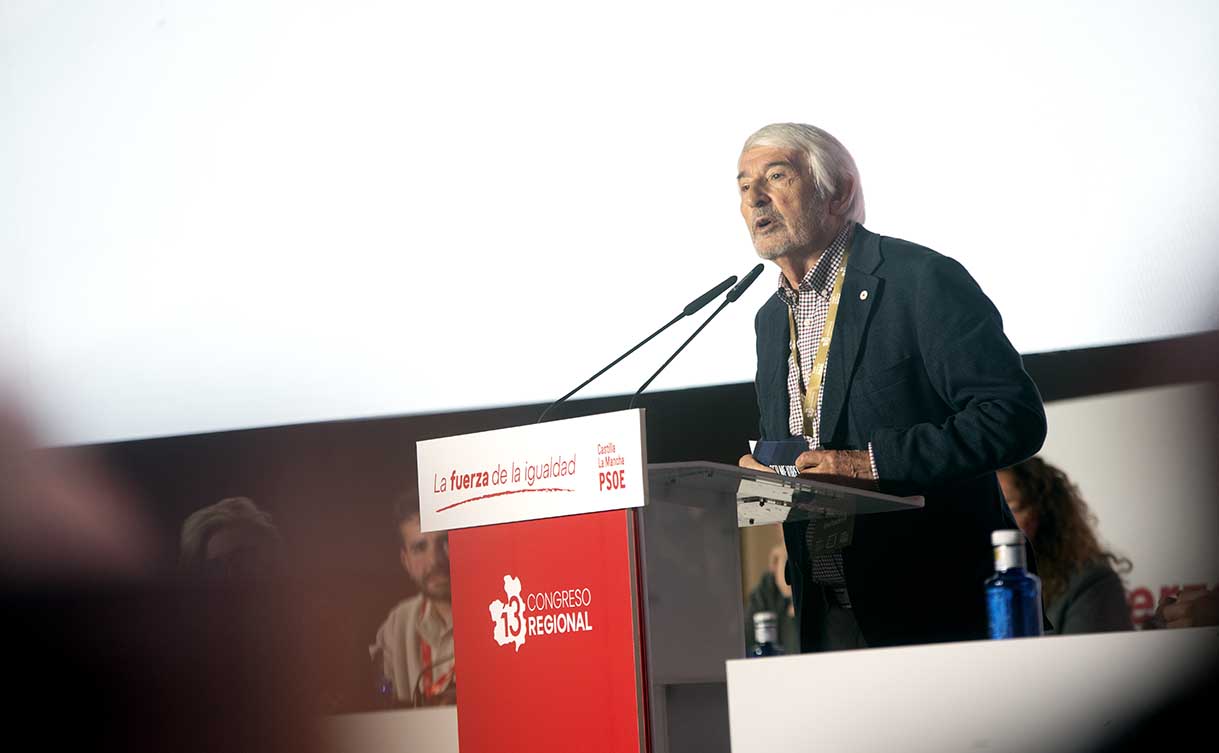 El presidente de Cruz Roja en Castilla-La Mancha, Jesús Esteban, durante su intervención en el XIII Congreso Regional del PSOE. Foto: Rebeca Arango