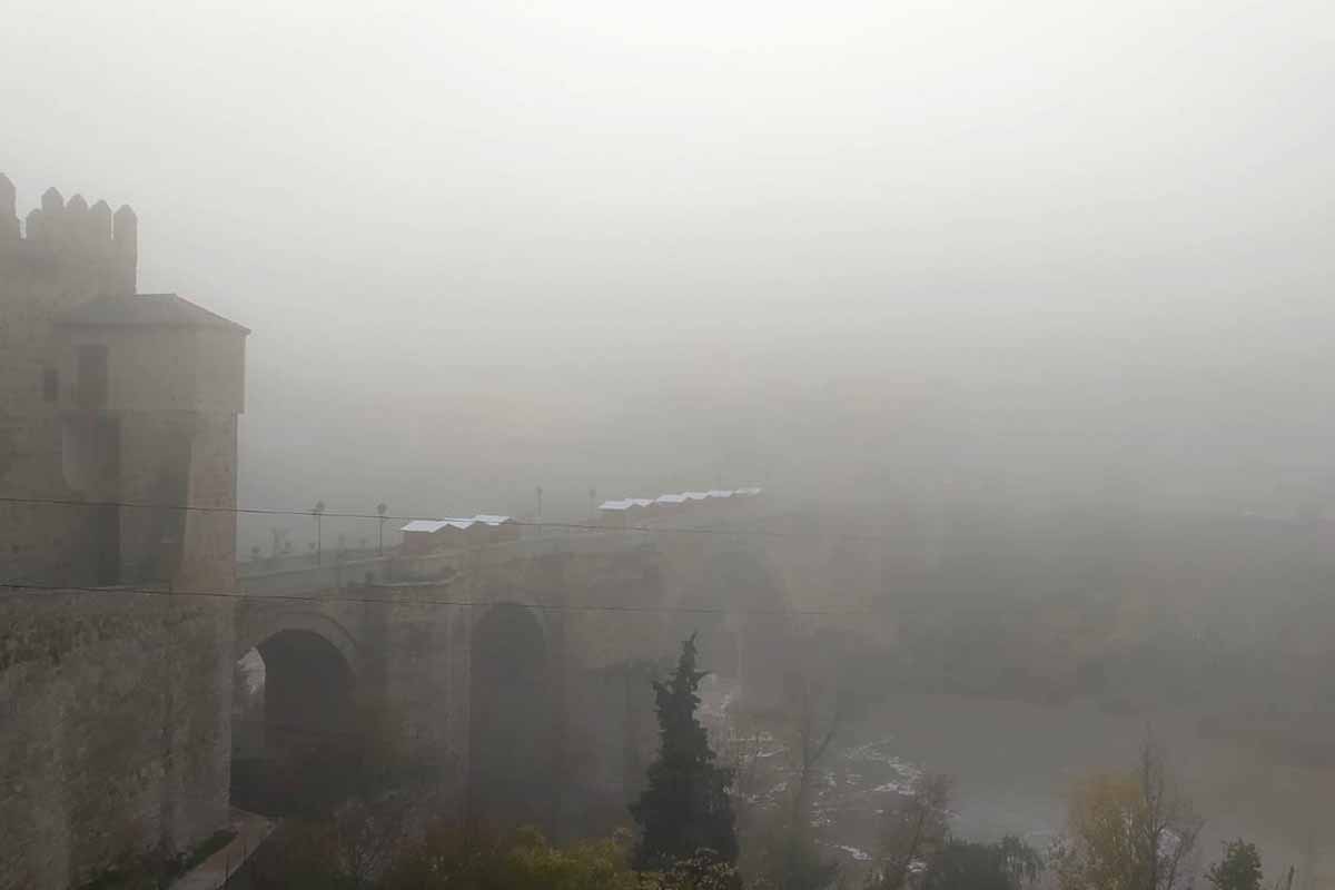 Niebla en el Puente de San Martín, Toledo. Foto: Sara M. Trevejo.