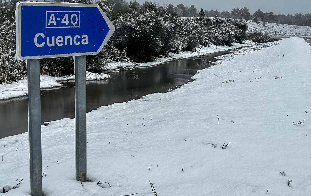 Foto de archivo de nieve en el puerto de Cabrejas (Cuenca). EFE/ Lorena Mayordomo