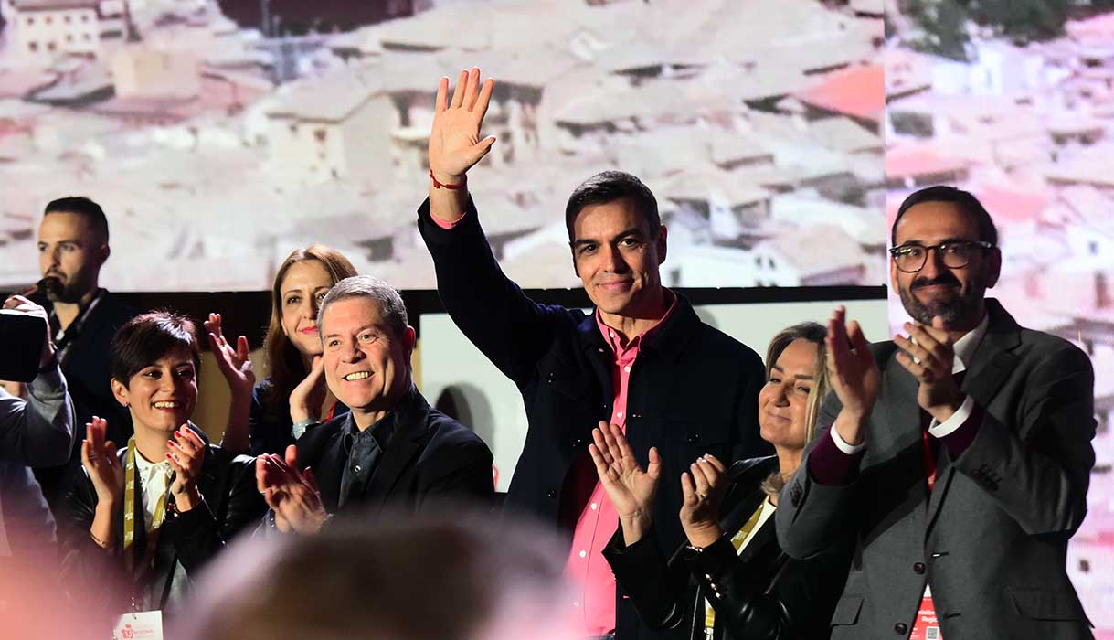 Sánchez y Page en el 13º Congreso Regional del PSOE de Castilla-La Mancha. Foto: Rebeca Arango.