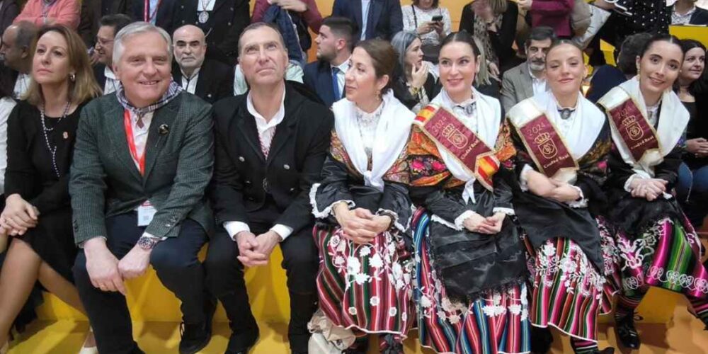 Francisco Cañizares visitó el stand de CLM de Fitur, dedicado a Ciudad Real.