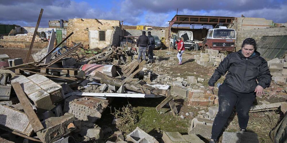 Tornado en la Torre de Juan Abad (Ciudad Real). Foto: EFE/Jesús Monroy.