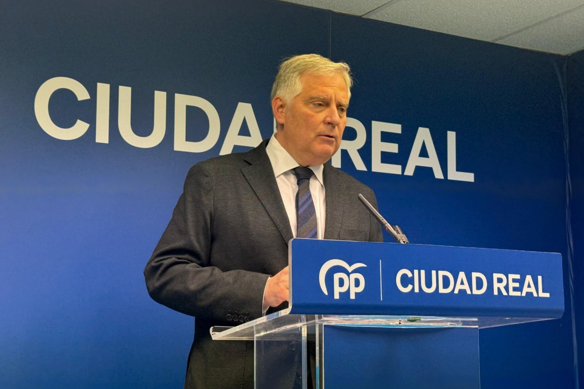 El alcalde de Ciudad Real, Francisco Cañizares, en rueda de prensa desde la sede del PP