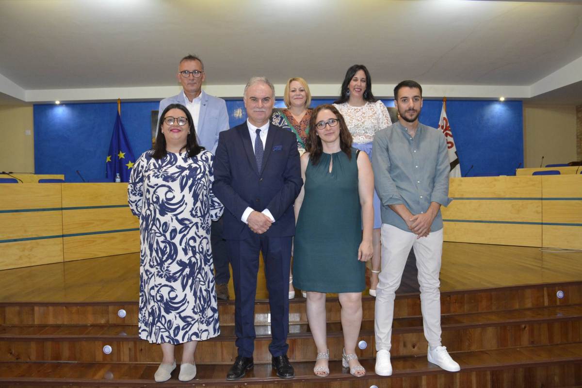 El alcalde de Malagón junto a los concejales de Somos Malagón y los tres del PSOE