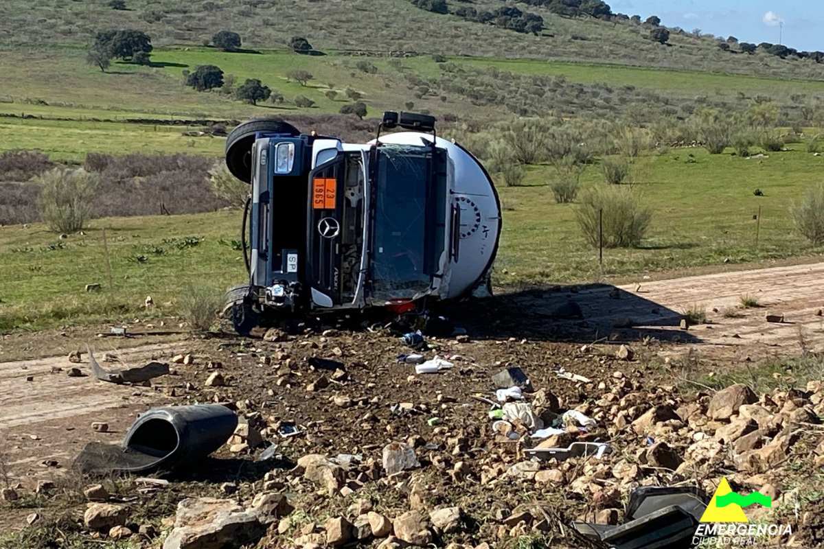 Imagen del camión accidentado en Alamillo