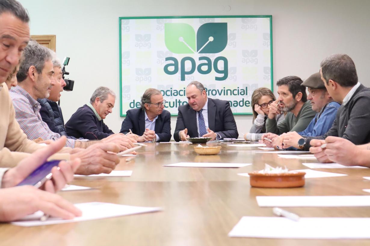 Martínez Lizán visita APAG