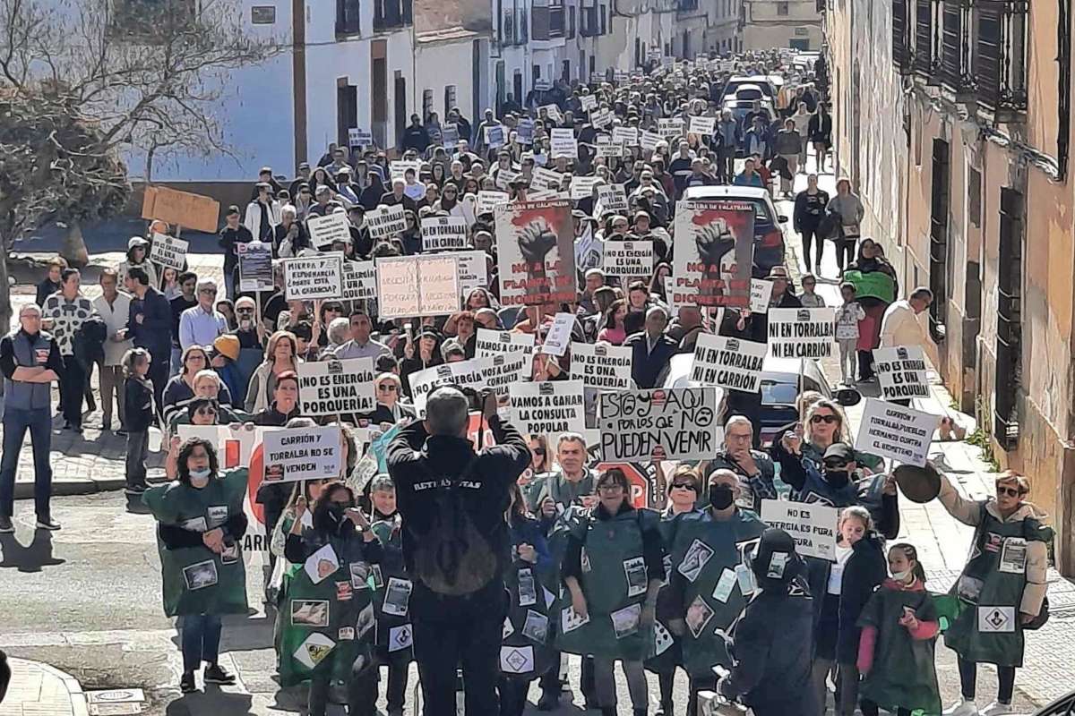 Vecinos de Torralba manifestándose este domingo