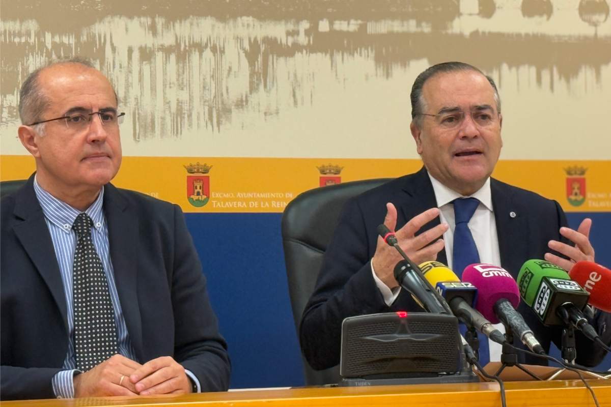 El alcalde de Talavera de la Reina (Toledo) José Julián Gregorio, y el portavoz municipal, Jesús García-Barroso. Foto: Ayuntamiento de Talavera