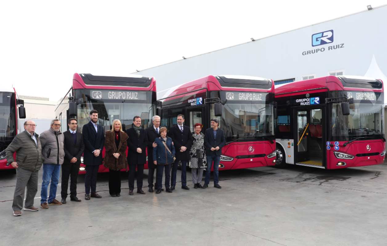 Presentación de los autobuses.